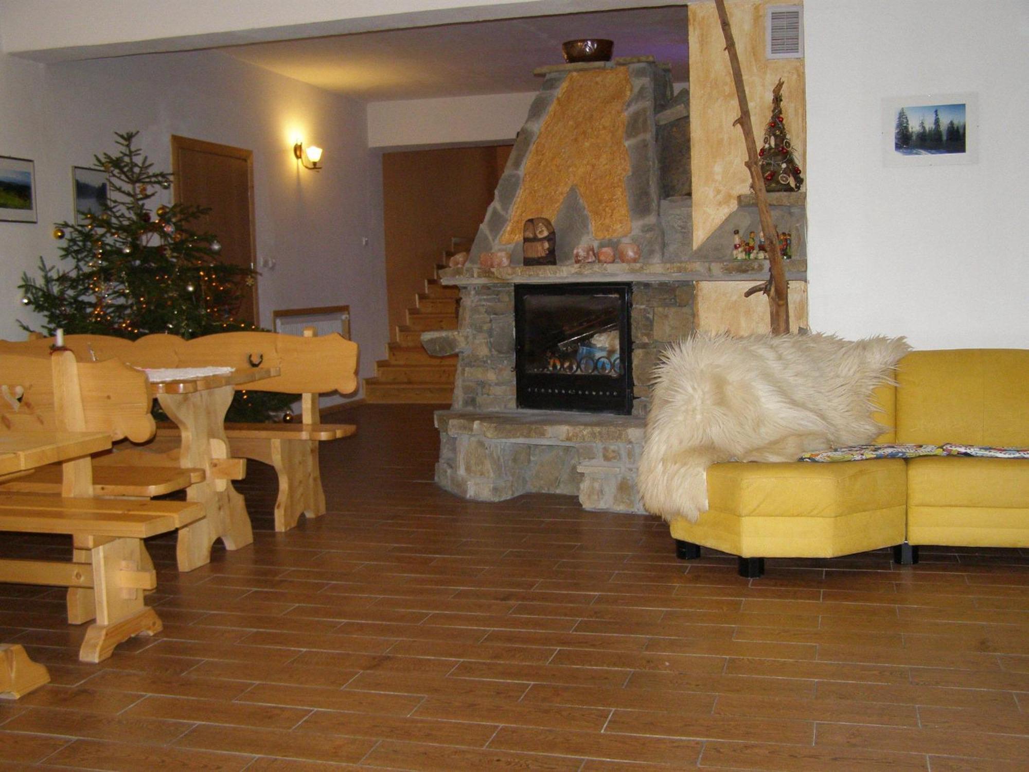 Dom Goscinny Na Skolach Gliczarów Esterno foto